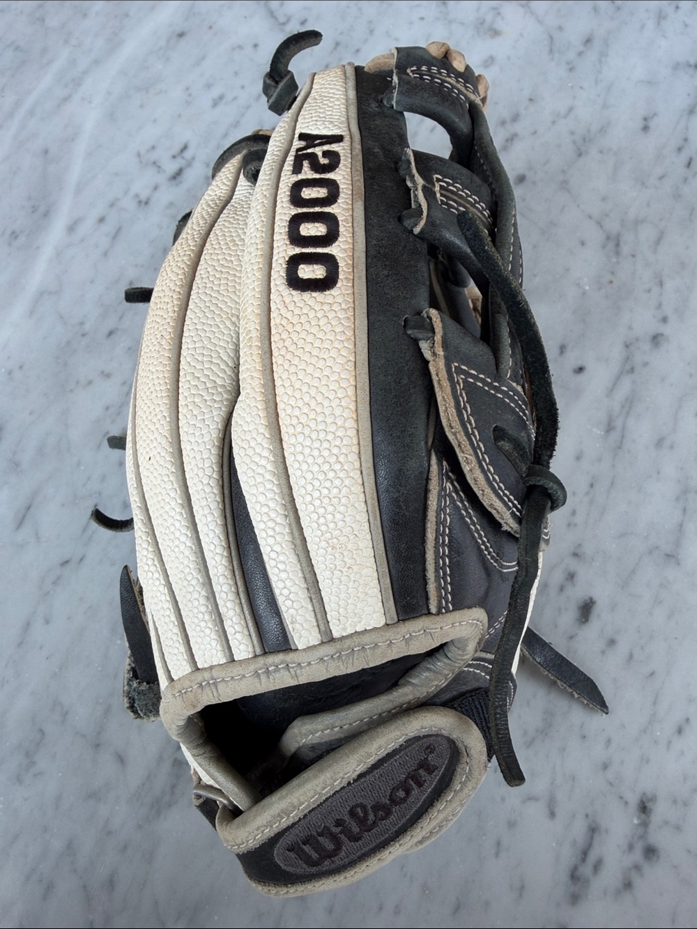 Wilson K2000 Black and White softball Glove